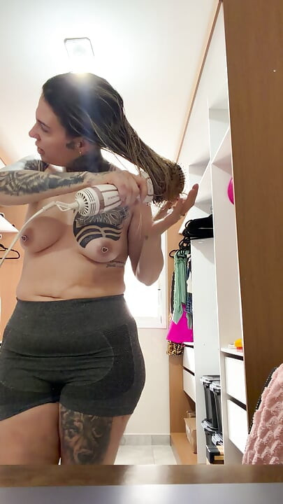 Neighbor catches lady dna in her moment of beauty and discovers something shocking