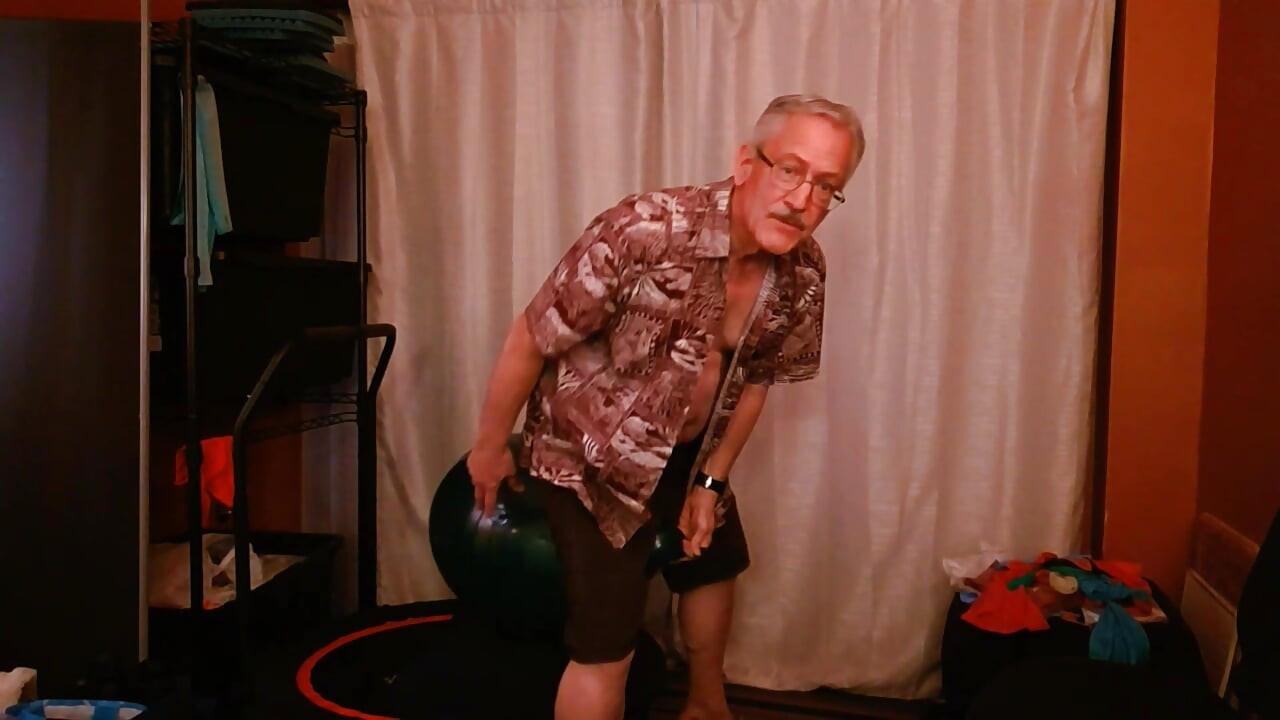 157) Two Sit 2 Pops and Blimp Balloon Hump and Cum
