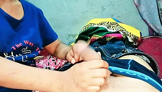Aku melepas krimku ke dalam memek sempit tante seksi india dan bikin dia nyepong kontol hitamku sampai crot di mulutnya.