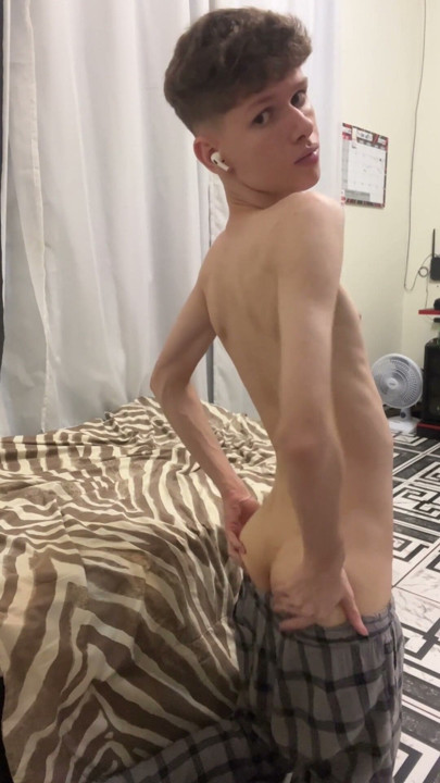 Skinny blonde twink showing his naked body | Clip 3