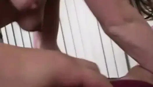 Devlyn Lagi Mamerin KeterampilanNya Pakai Tenggorokan