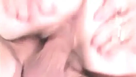 Cewek cantik Asia dengan penutup mata ditampar dan dientot sebelum telan sperma