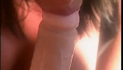 Wanita dewasa rambut pirang memeknya dijilat dan di-fingering