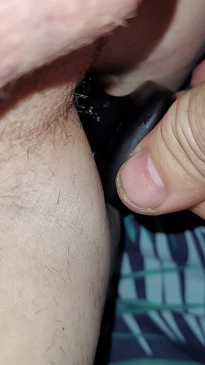 玩弄黑色肛塞