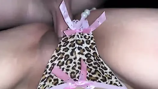 Istri latina pakai lingerie baru, aku muncrat kaya banget di dalam memek sempitnya