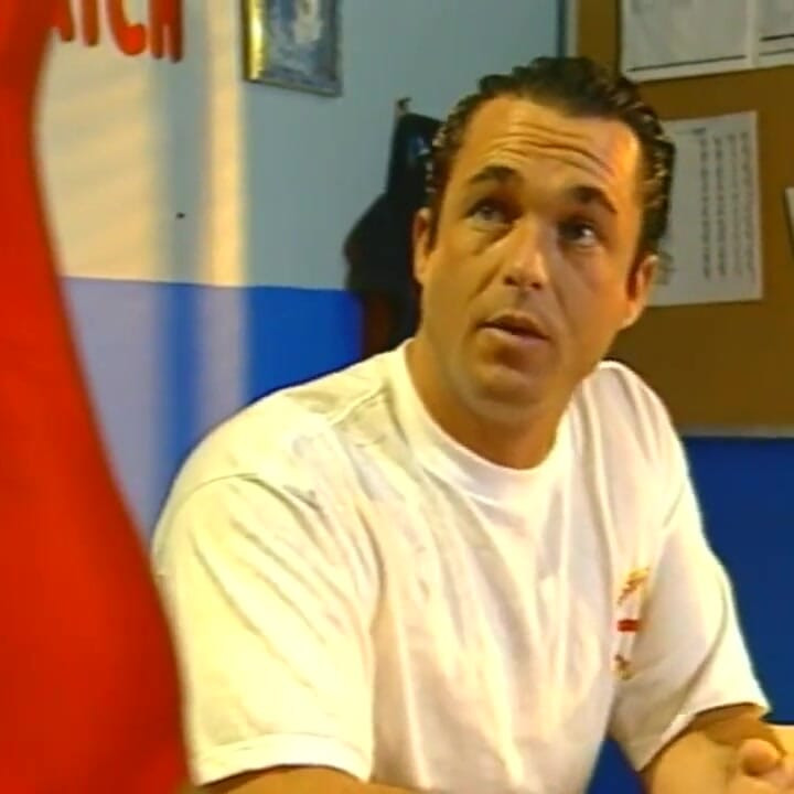 فاتنة مفلس يتمتع قضيبي الكبير