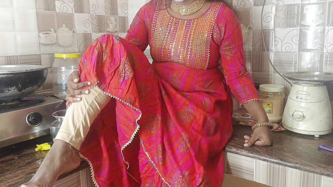 Háziasszony házi készítésű konyhai baszása