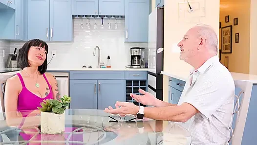 Asyalı Ev Kadını
