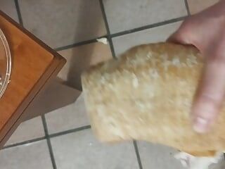 Somun ekmekle sikiliyor
