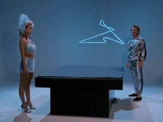 Labirin kesenangan (1986)