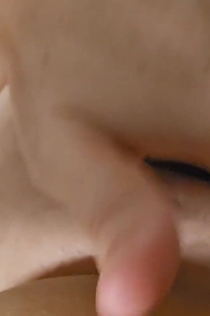 Meine nasse, sahnige, getränkte muschi berühren und fingern