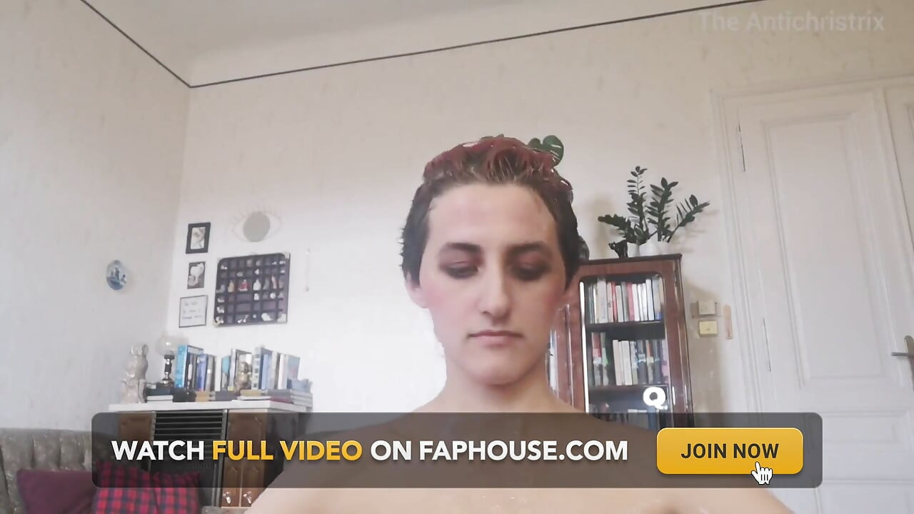 Naked Wet and Messy on Cam