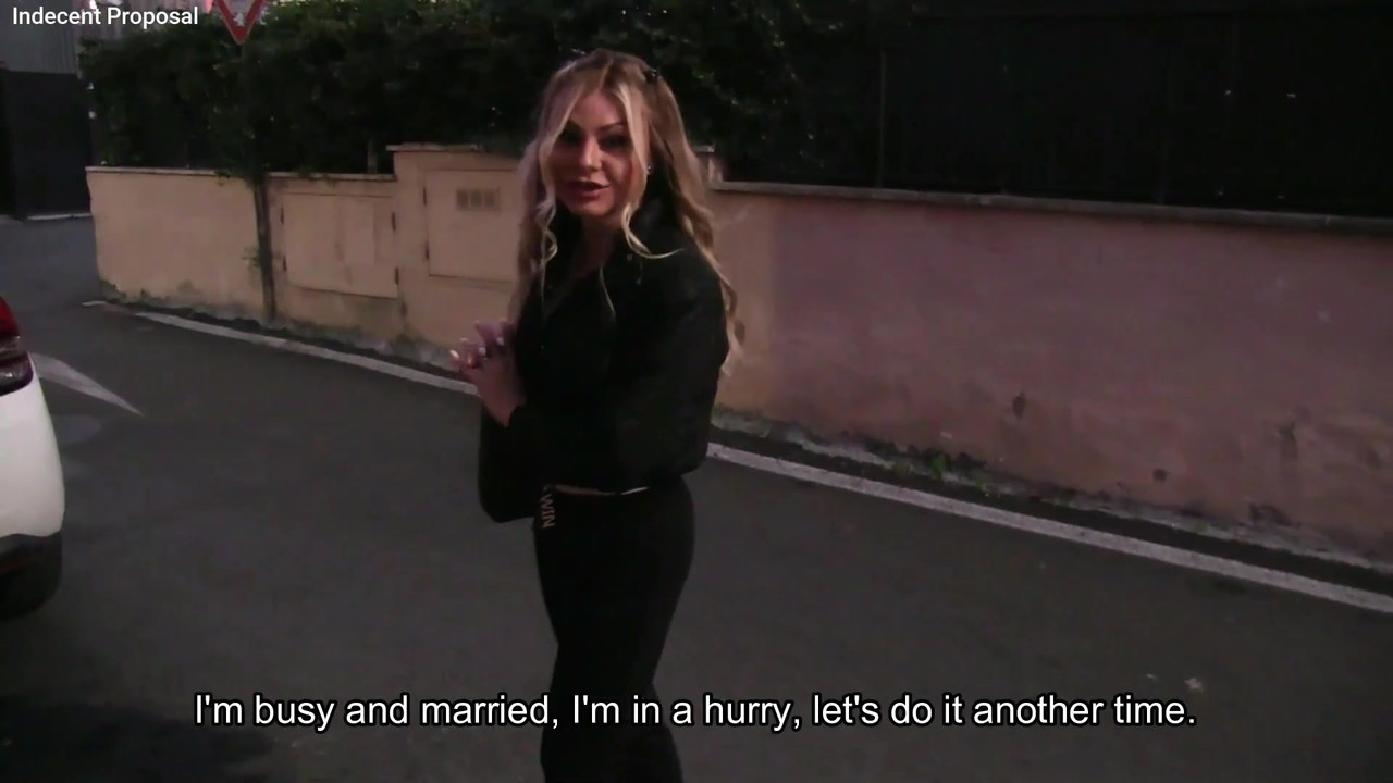 非常性感的意大利熟女神圣地吮吸鸡巴