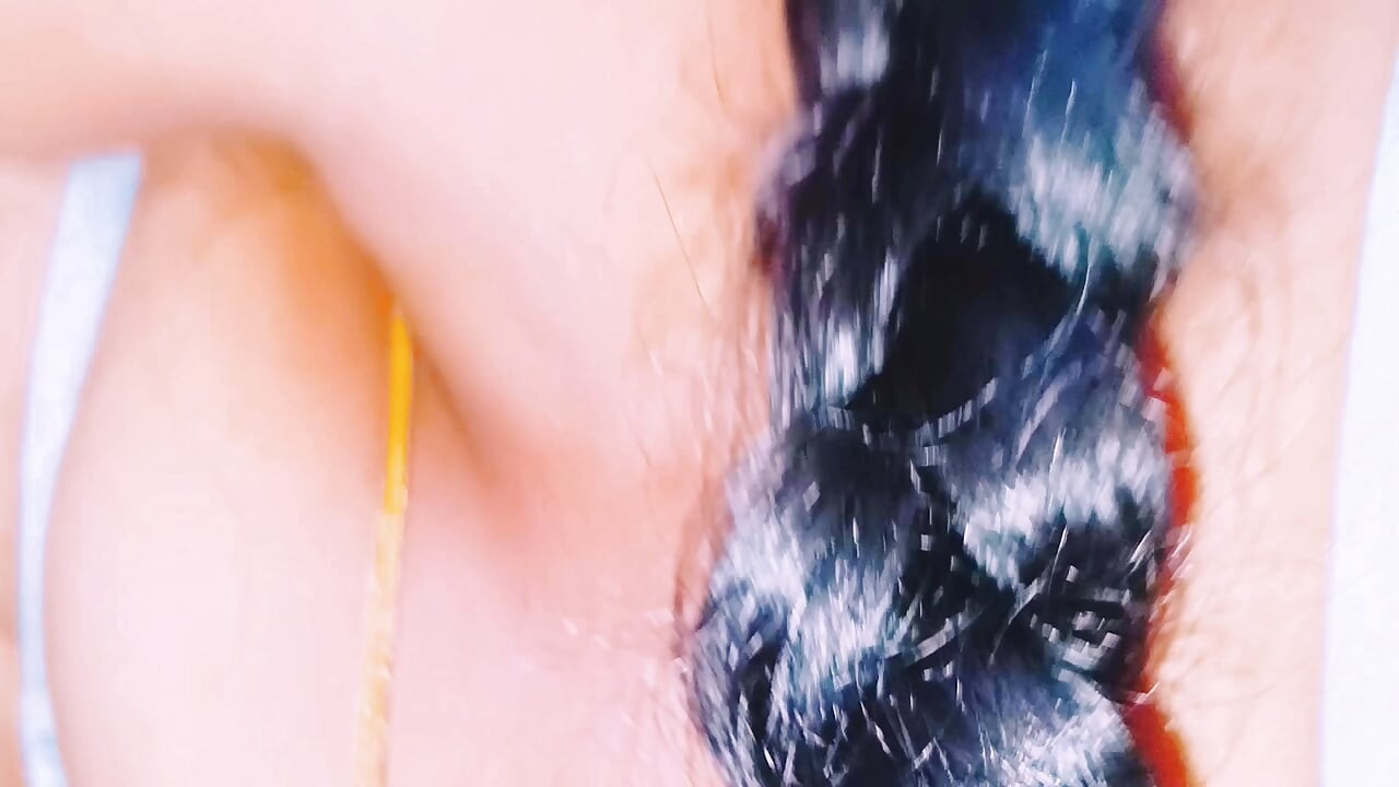 性感的纱丽 Bhabi 与姐夫无情地啪。泰卢固肮脏的谈话。
