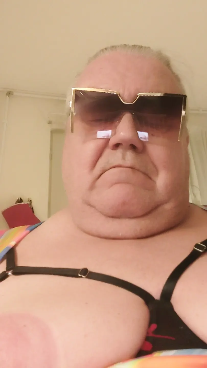 Gangstazz SHOWING AND OILING TITTIES AND TALKING TO YOU,, PLEASE CHECK IT OUT