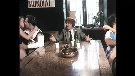 Винтажная порнозвезда грубо принимает это