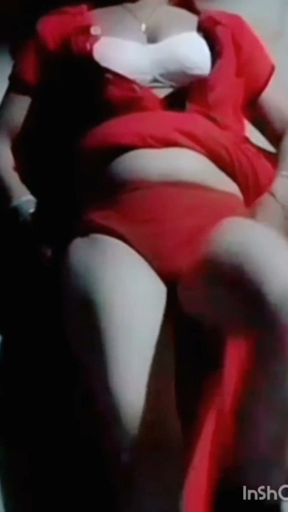 Ateşli genç kız öğrenci ateşli seksi havalı göğüslerini ovuyor | Klip 2
