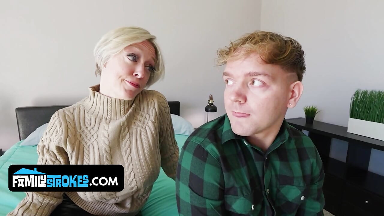Busty Curvy Stepmom Dee Williams Gets Facial From Hung Stepson