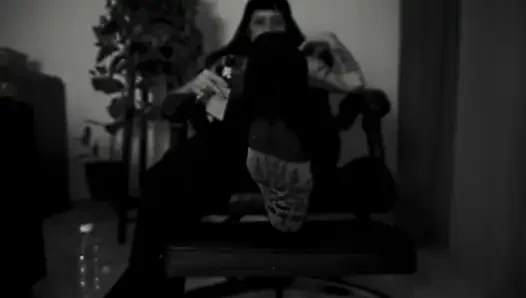 hey verlierer, beobachtet meine schmutzigen füße, DEINE ITALIENISCHE GÖTTIN