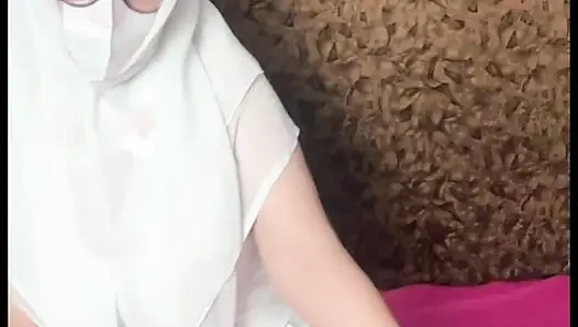 Kadın kostümlü hemşire seksi mastürbasyon yapıyor