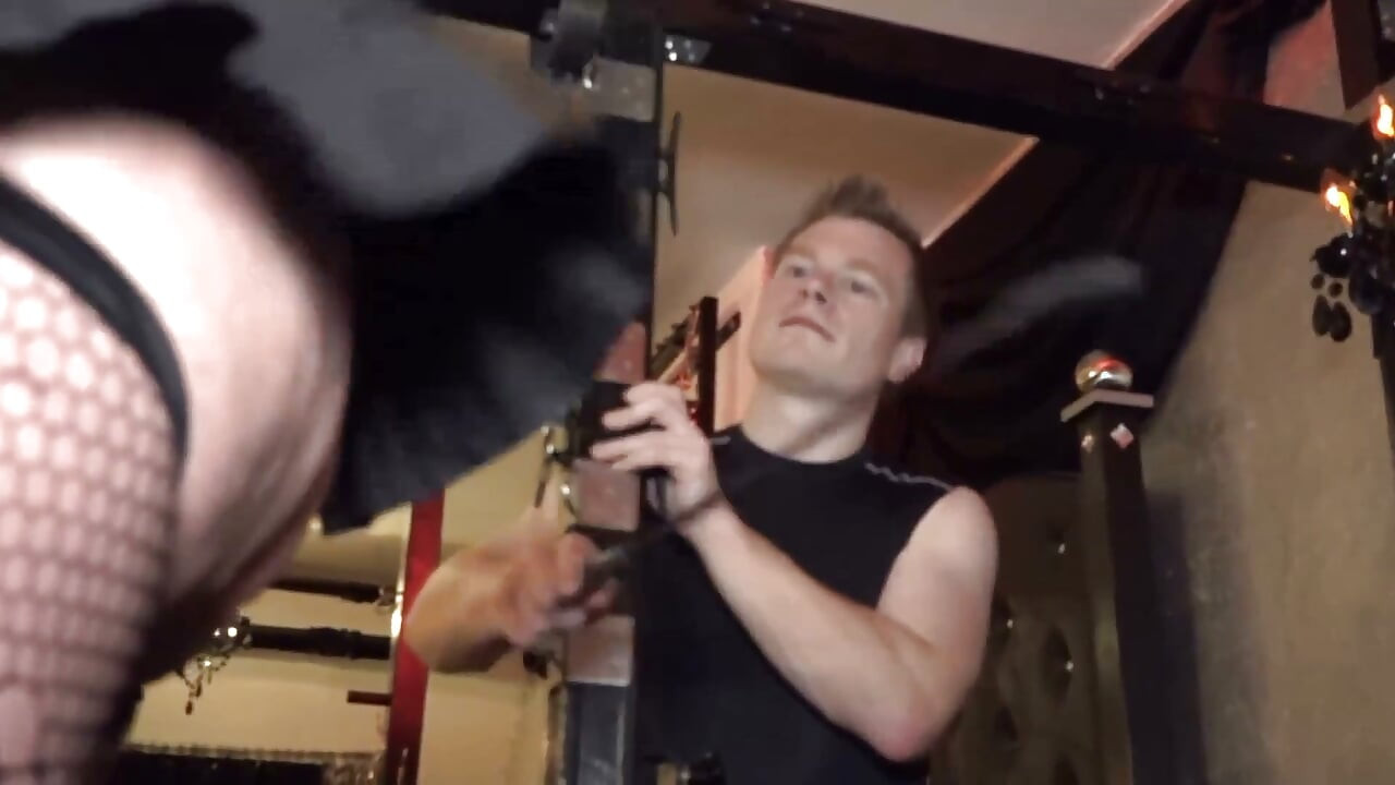 Puta tetona en acción bdsm
