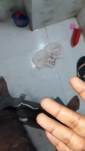 Bhabi ka bra bathroom par | Clip 1