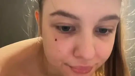 Jucielussie cumming in the gym
