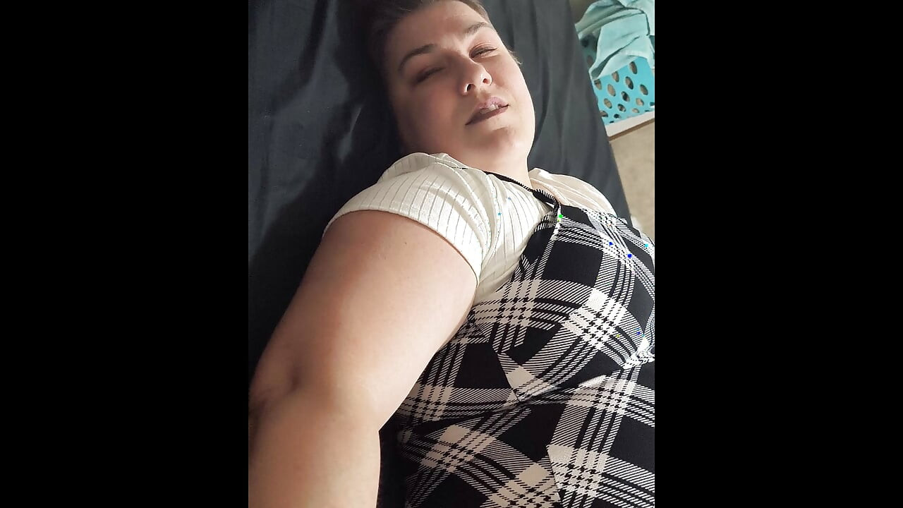 Seductive Babysitter: Kira Cumz, the Irresistible BBW MILF, Tempts Daddy into a Forbidden Creampie Affair