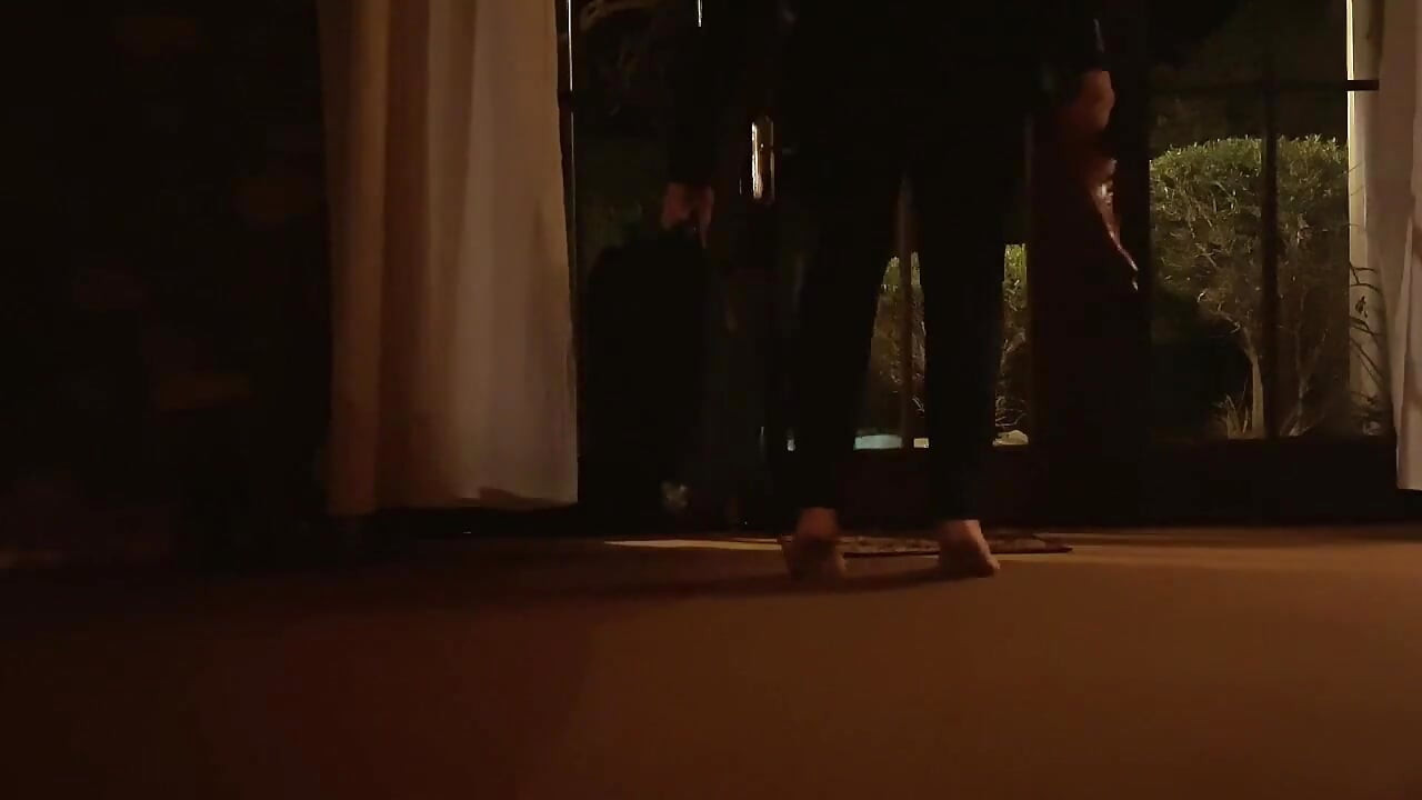 Dominatrix sahibe April - ayaklarının altında bir hayat bölüm 1