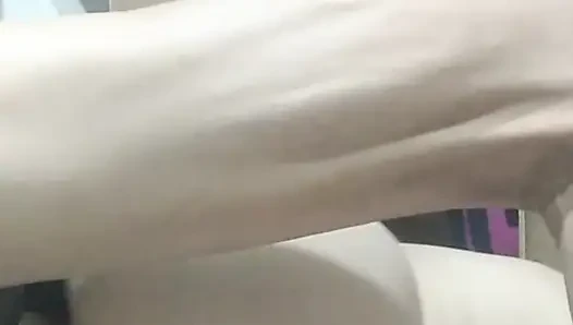 Popping sound, wenn sie in ihre muschi kommt