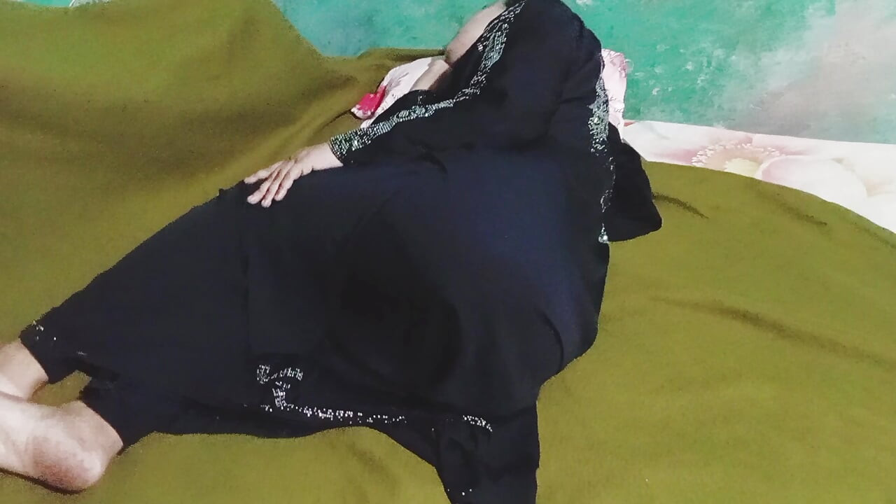 Beautiful Bhabhi and her Boyfriend sex video