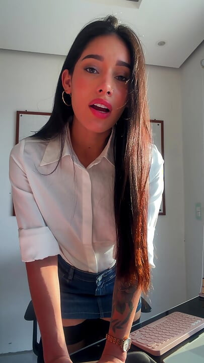 Sexy Secretary Seeks to Please Her Boss