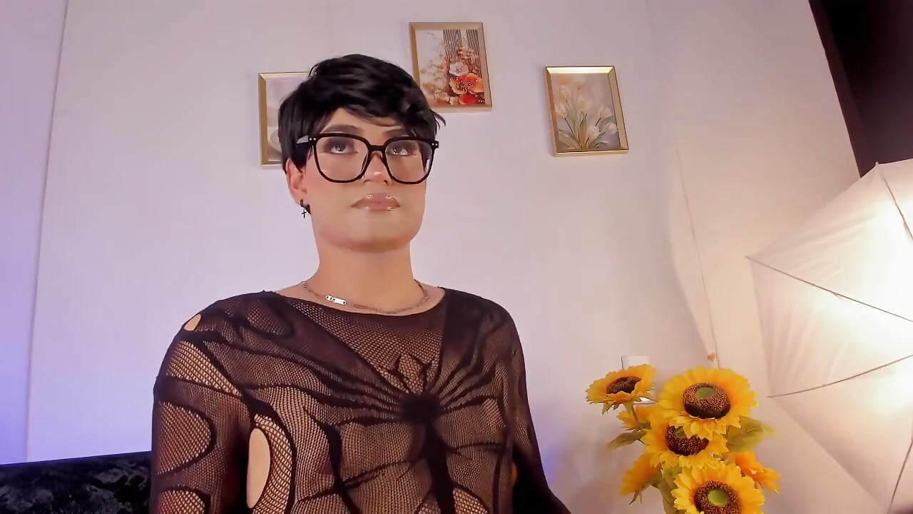 Femboy Ken Sissy Bertindak Seperti Pointe Dan Menari Seksi Untuk Anda