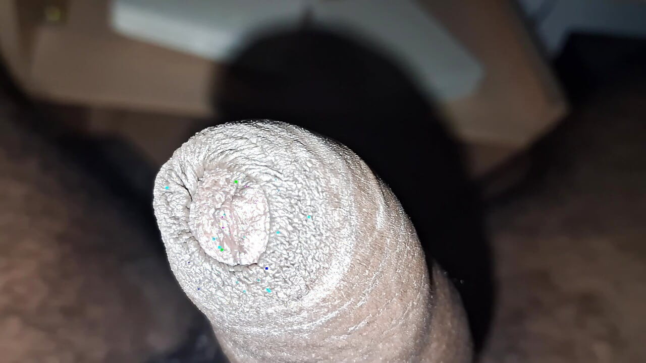 Video de indio con polla negra enorme masturbándose en solitario 258