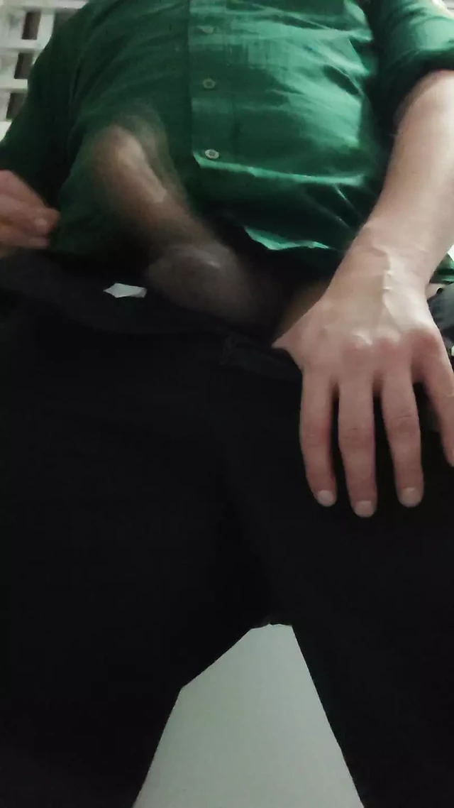 Exibicionist ejaculation with big dick