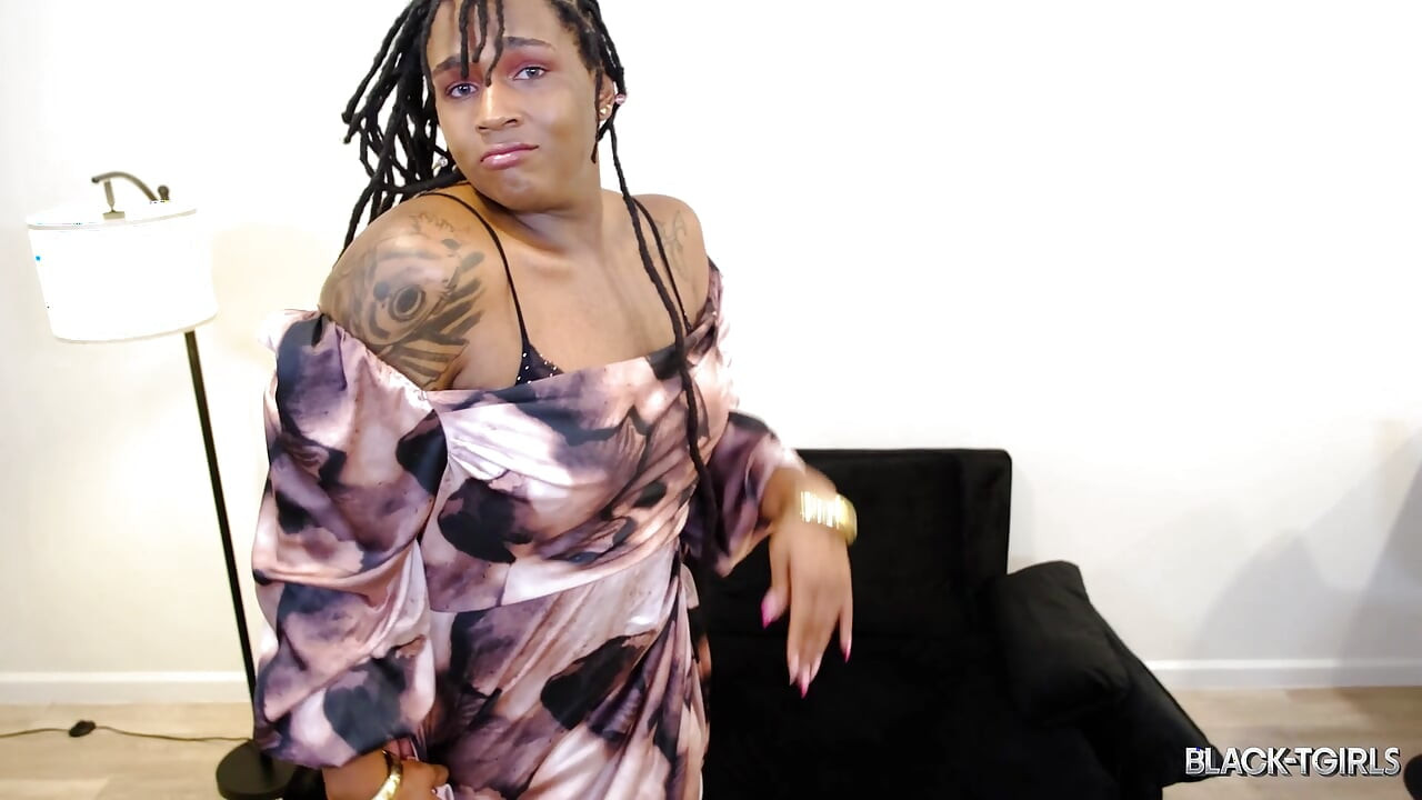 BLACK Tgirls - grande fantasia suculenta está pronta para ser atendida