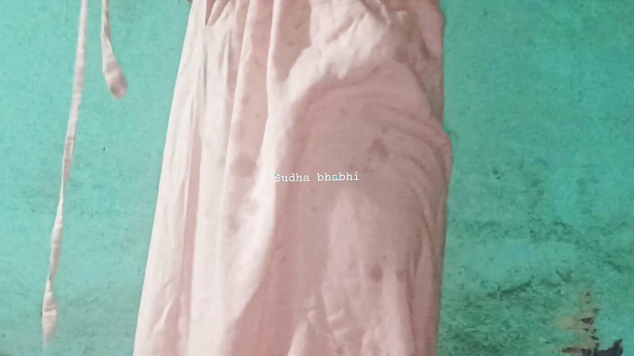 Sudha bhabhi ne saree wearing sudha bhabhi ne saare undressed kar rakh de.