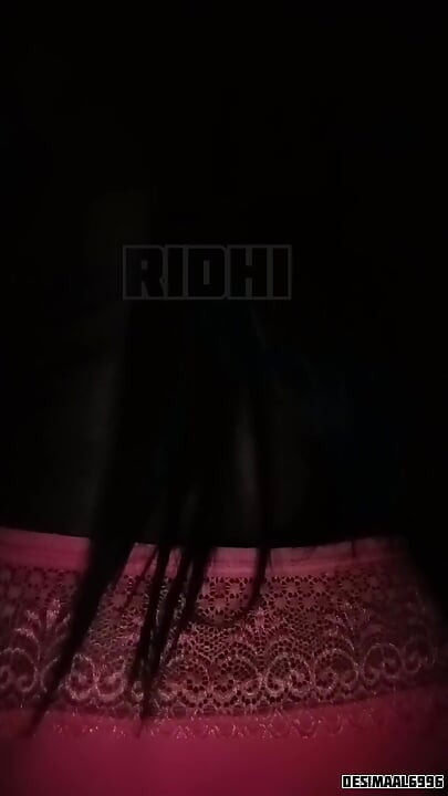 私の優しい継母と私は寝る時間にセックスが大好きです