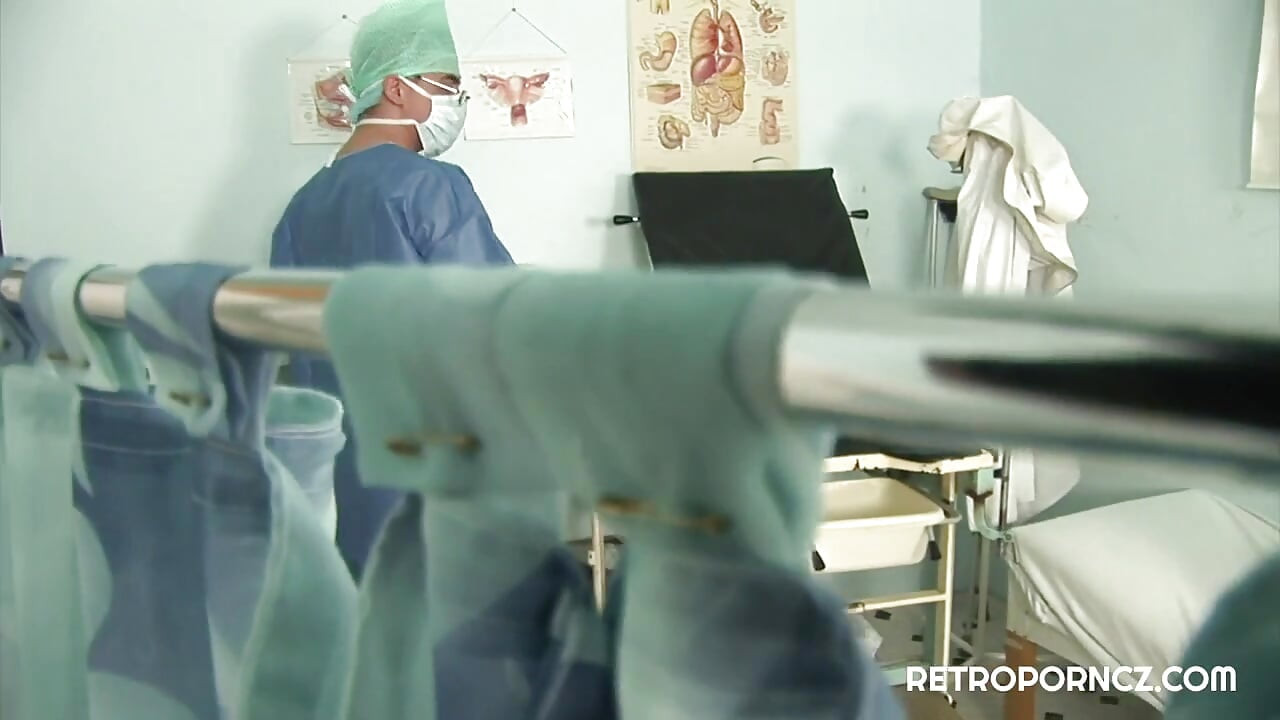 ¿Cómo va un examen ginecológico con un médico cachondo?