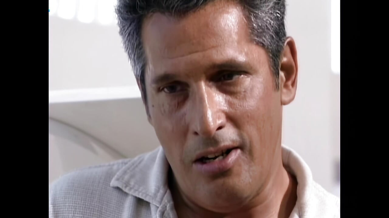 Молодий і привабливий студент піаніно, якого жорстко трахає зрілий чоловік