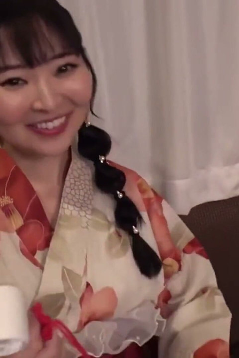 Yamato Nadeshiko Beauty. a Kimono Shop Heiress Enjoys Her Elegant Day off.