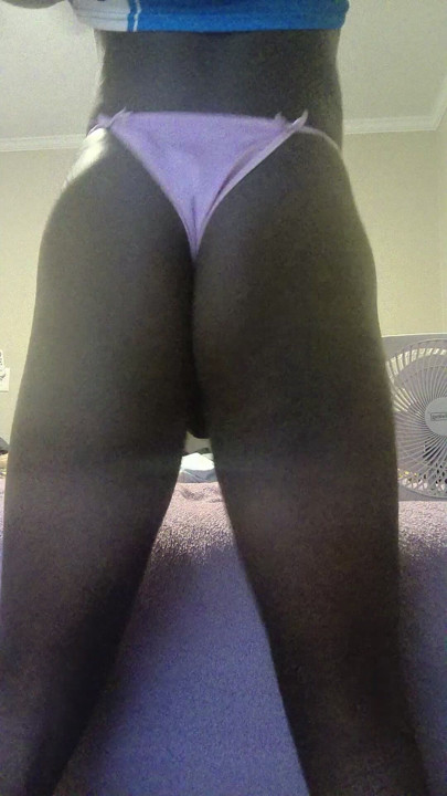 Femboy does a 360 and claps thick Bubble Butt