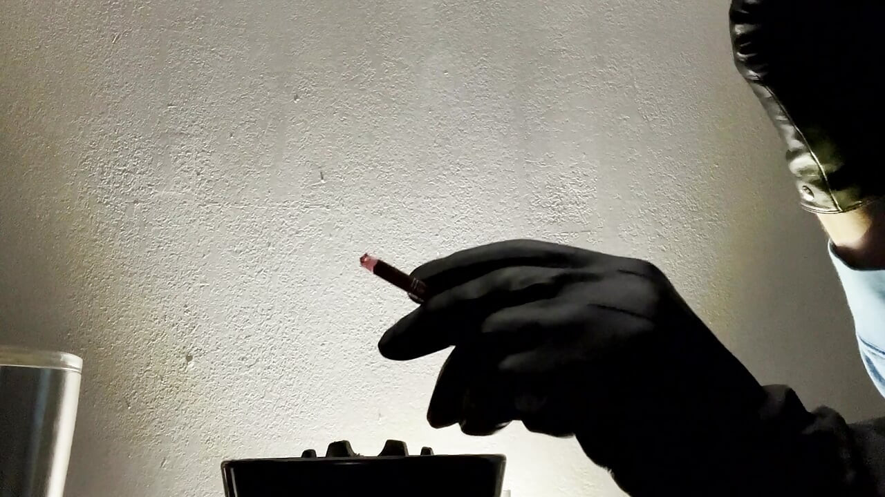 MY DIRTY ASHTRAY MORE 120 MENTHOLS IN MY HOTEL ROOM