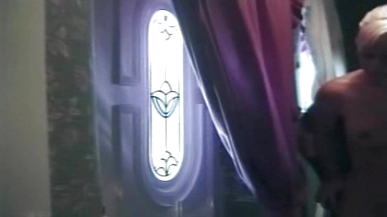 Britanske avanture Velikog Omara: Guza s velikim sisama (2001.)