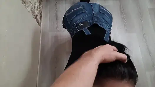 Hure gibt schlampigen schwanzlutschen