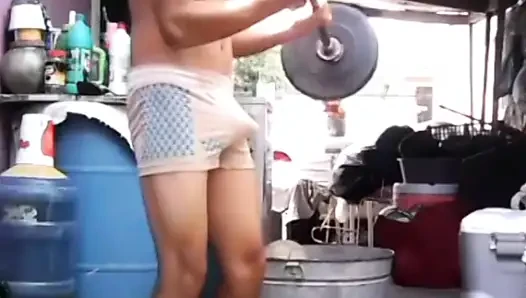 Boksörlü İsa egzersiz yaparken heyecanlı geçmiş videolar derlemesi