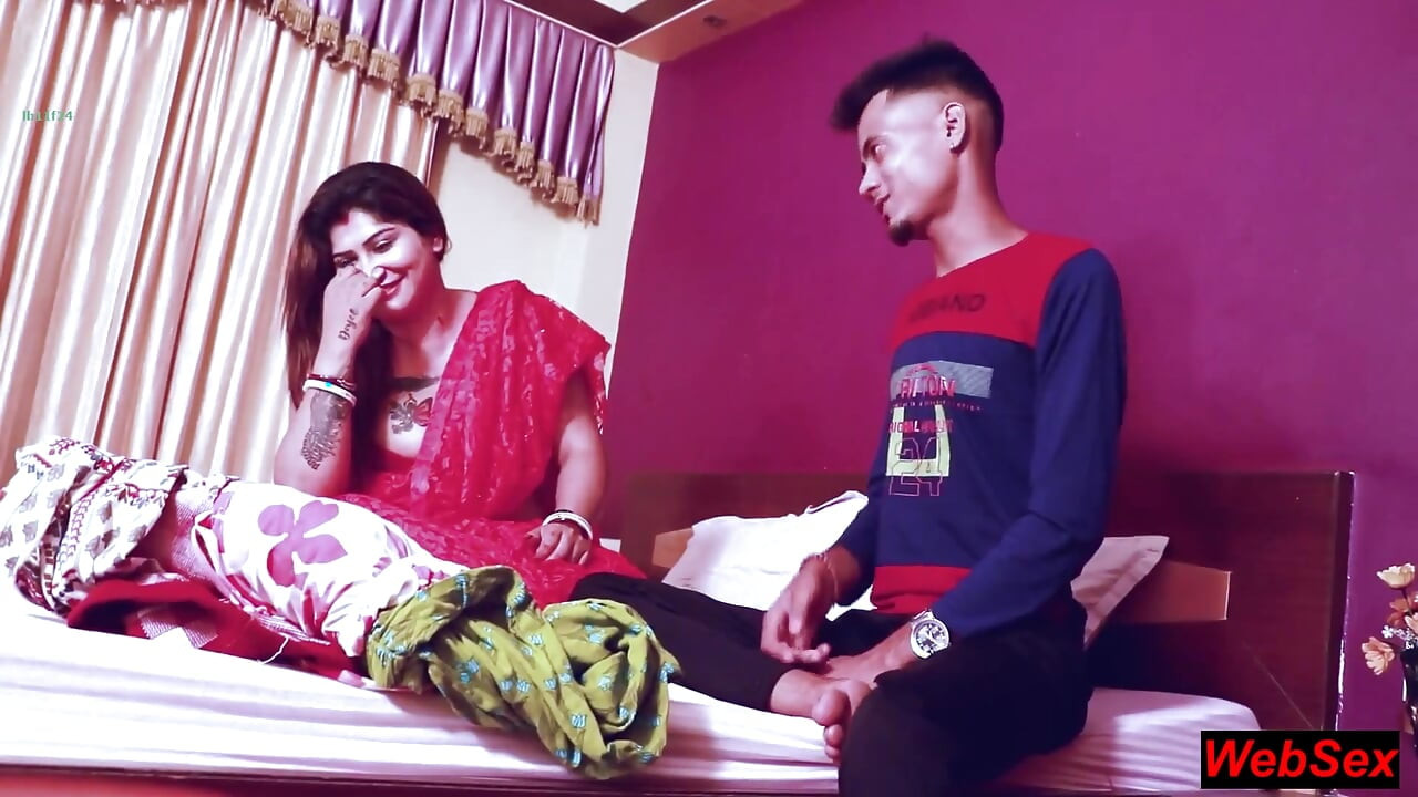 18yr Tailor Boy Tricked Sex with Nri Rich Wife! Desi Naughty Wife