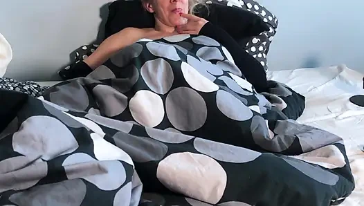 Kocam, Yokluğunda Chatroulette'da Yabancılarla Kamerada Bir Fahişe Olduğumu Öğrendi 1/9