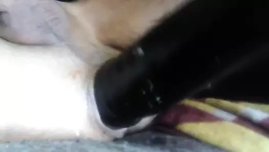 Büyük siyah oyuncak kullanımda