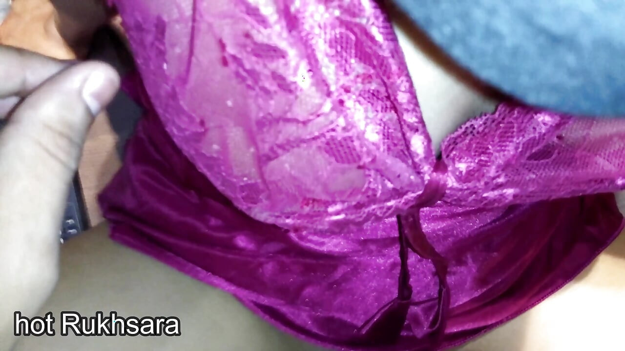 Al Ver La Gruesa Polla Del Profesor De Matrícula, La Chica Virgen Le Pidió Que Le Follara El Coño